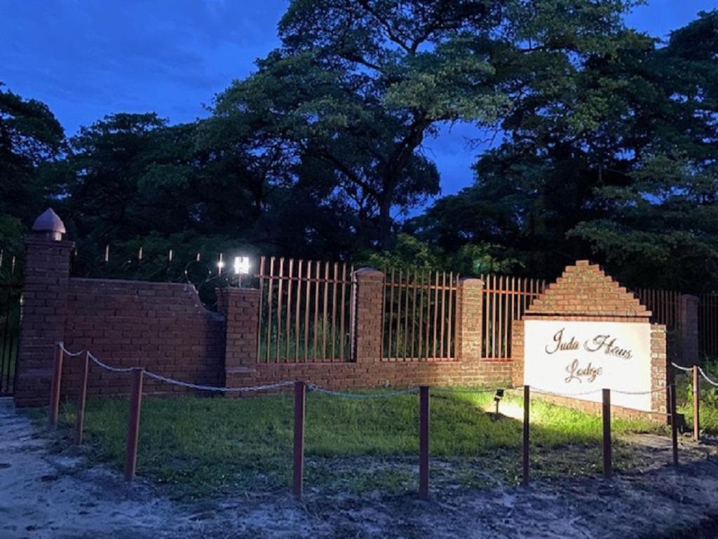 Juda Haus Lodge Katima Mulilo Dış mekan fotoğraf