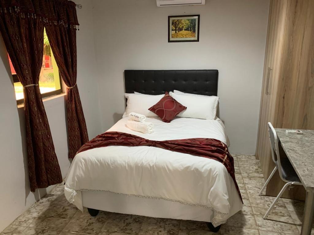Juda Haus Lodge Katima Mulilo Dış mekan fotoğraf